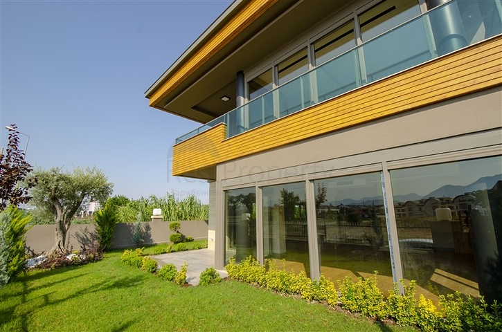 فيلا منفصلة 7 + 1 مفروشة في كونيالتي أنطاليا