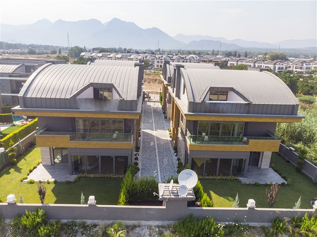 فيلا منفصلة 7 + 1 مفروشة في كونيالتي أنطاليا