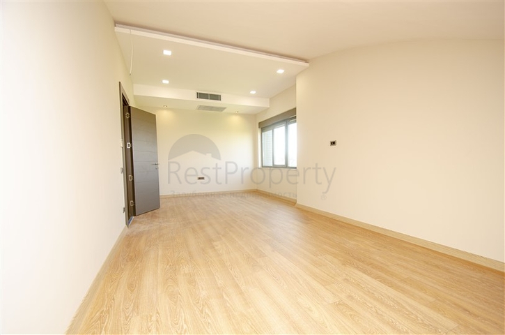 فيلا منفصلة 7 + 1 مفروشة في كونيالتي أنطاليا