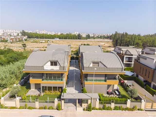 فيلا منفصلة 7 + 1 مفروشة في كونيالتي أنطاليا