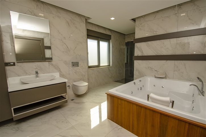 فيلا منفصلة 7 + 1 مفروشة في كونيالتي أنطاليا