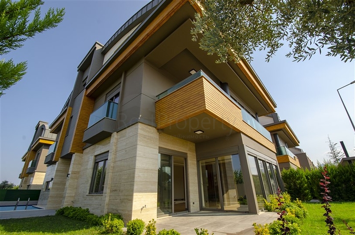 فيلا منفصلة 7 + 1 مفروشة في كونيالتي أنطاليا