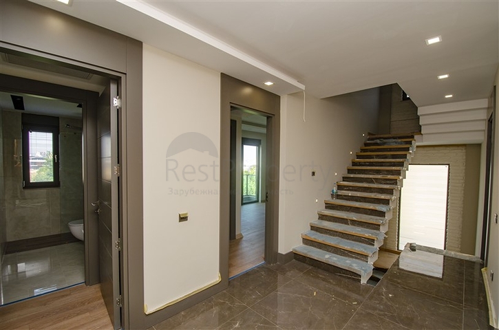 فيلا منفصلة 7 + 1 مفروشة في كونيالتي أنطاليا