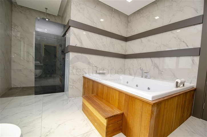 فيلا منفصلة 7 + 1 مفروشة في كونيالتي أنطاليا