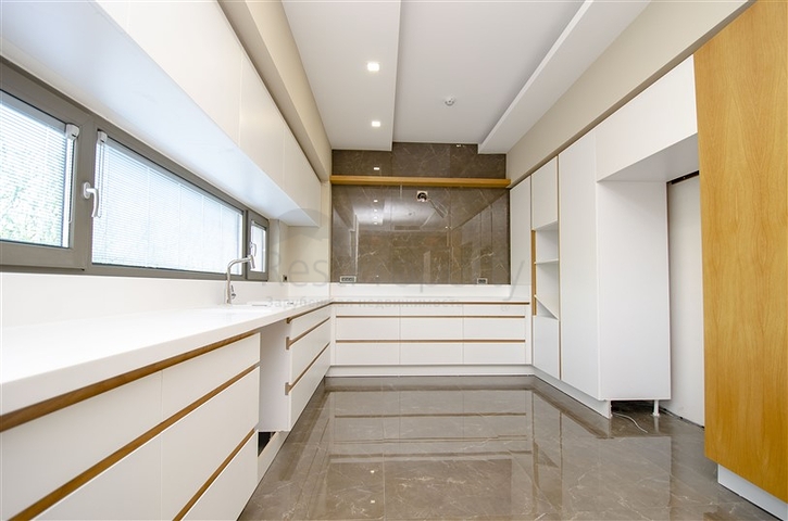 فيلا منفصلة 7 + 1 مفروشة في كونيالتي أنطاليا