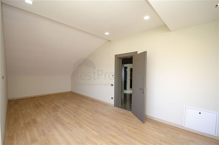 فيلا منفصلة 7 + 1 مفروشة في كونيالتي أنطاليا