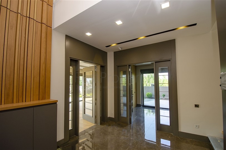 فيلا منفصلة 7 + 1 مفروشة في كونيالتي أنطاليا