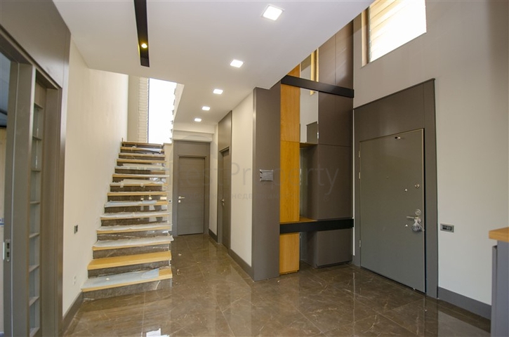 فيلا منفصلة 7 + 1 مفروشة في كونيالتي أنطاليا