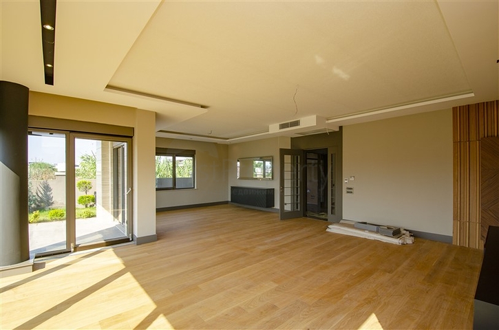 فيلا منفصلة 7 + 1 مفروشة في كونيالتي أنطاليا