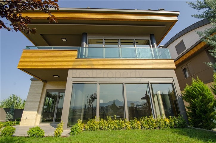 فيلا منفصلة 7 + 1 مفروشة في كونيالتي أنطاليا