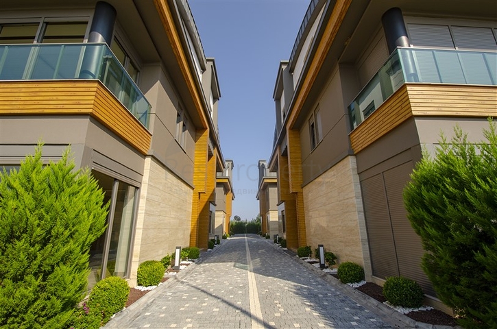 فيلا منفصلة 7 + 1 مفروشة في كونيالتي أنطاليا