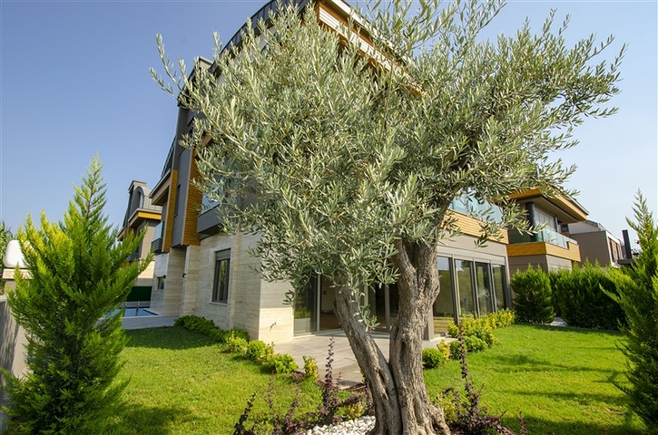 فيلا منفصلة 7 + 1 مفروشة في كونيالتي أنطاليا