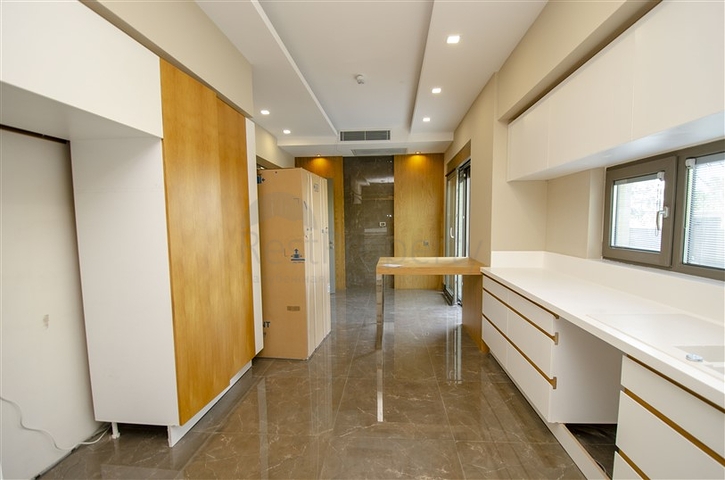 فيلا منفصلة 7 + 1 مفروشة في كونيالتي أنطاليا