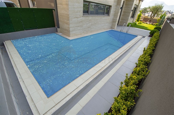 فيلا منفصلة 7 + 1 مفروشة في كونيالتي أنطاليا