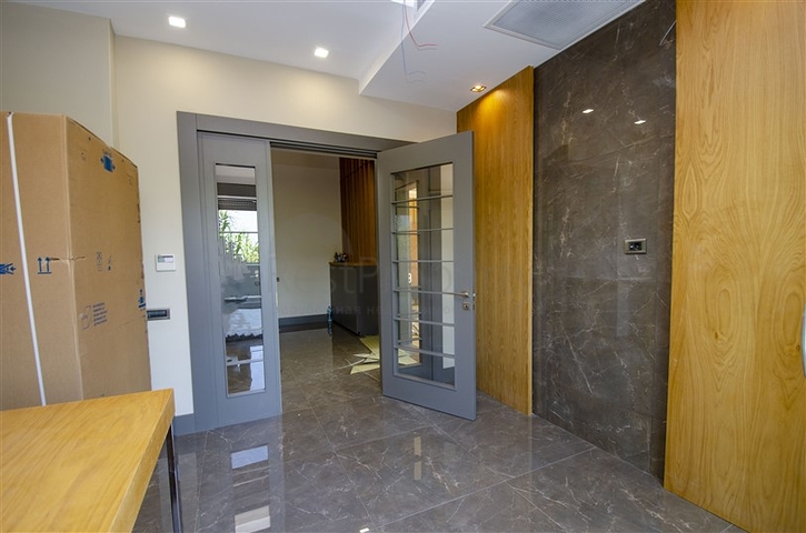 فيلا منفصلة 7 + 1 مفروشة في كونيالتي أنطاليا