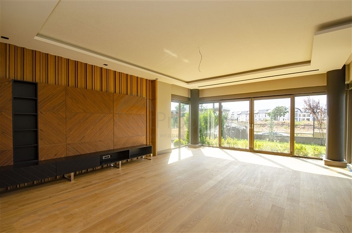 فيلا منفصلة 7 + 1 مفروشة في كونيالتي أنطاليا