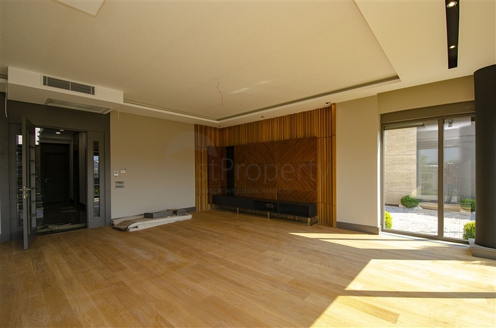 فيلا منفصلة 7 + 1 مفروشة في كونيالتي أنطاليا