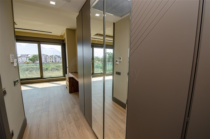 فيلا منفصلة 7 + 1 مفروشة في كونيالتي أنطاليا