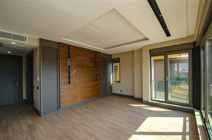 فيلا منفصلة 7 + 1 مفروشة في كونيالتي أنطاليا