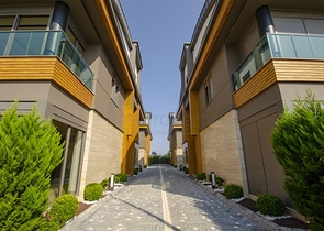 فيلا منفصلة 7 + 1 مفروشة في كونيالتي أنطاليا