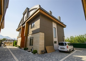 فيلا منفصلة 7 + 1 مفروشة في كونيالتي أنطاليا