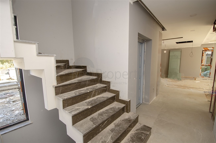 فيلات في المرحلة النهائية من البناء في منطقة كونيالتي