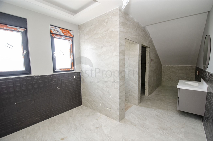 فيلات في المرحلة النهائية من البناء في منطقة كونيالتي