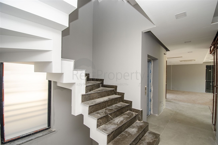 فيلات في المرحلة النهائية من البناء في منطقة كونيالتي