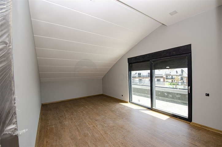 فيلات في المرحلة النهائية من البناء في منطقة كونيالتي