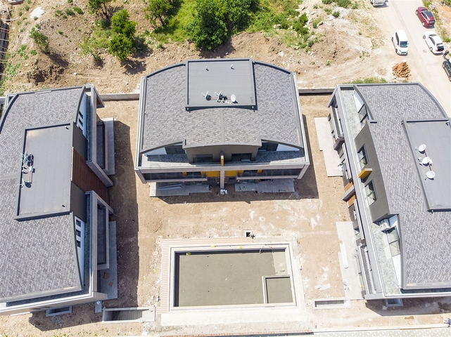 فيلات في المرحلة النهائية من البناء في منطقة كونيالتي