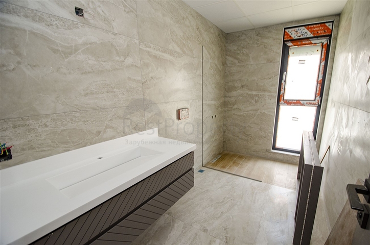 فيلات في المرحلة النهائية من البناء في منطقة كونيالتي