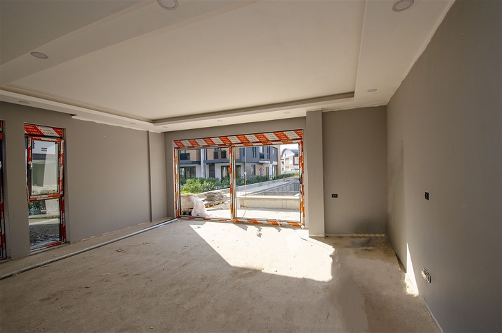 فيلات في المرحلة النهائية من البناء في منطقة كونيالتي