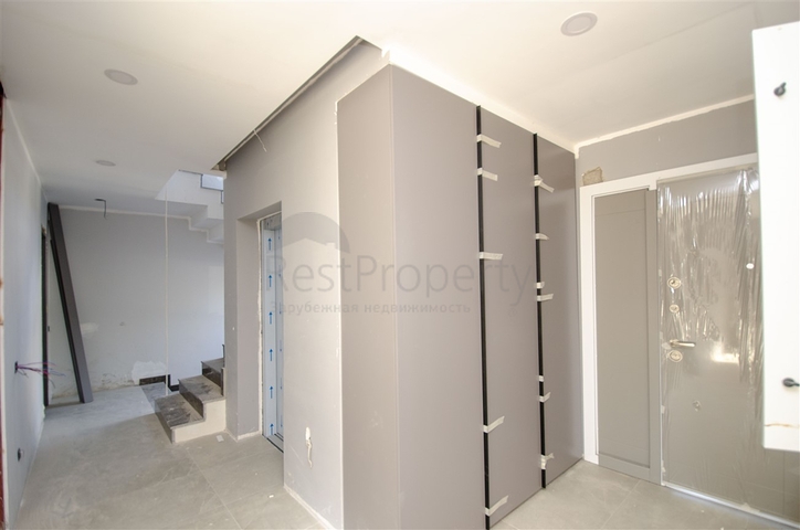 فيلات في المرحلة النهائية من البناء في منطقة كونيالتي