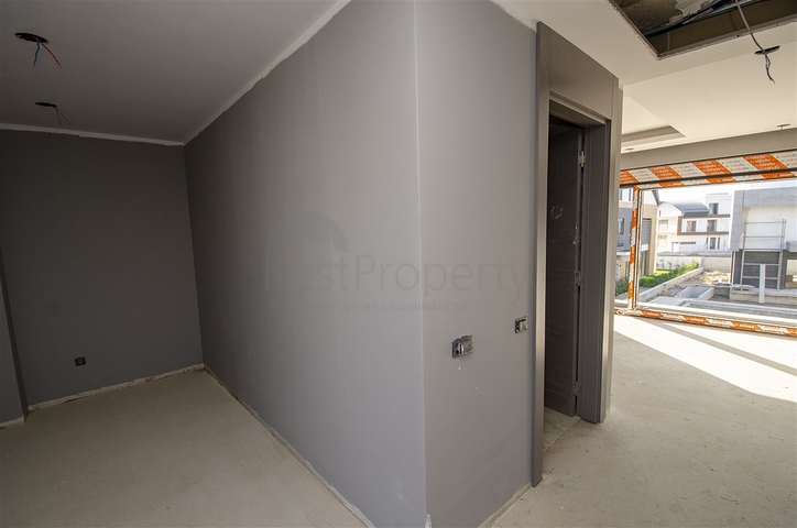 فيلات في المرحلة النهائية من البناء في منطقة كونيالتي