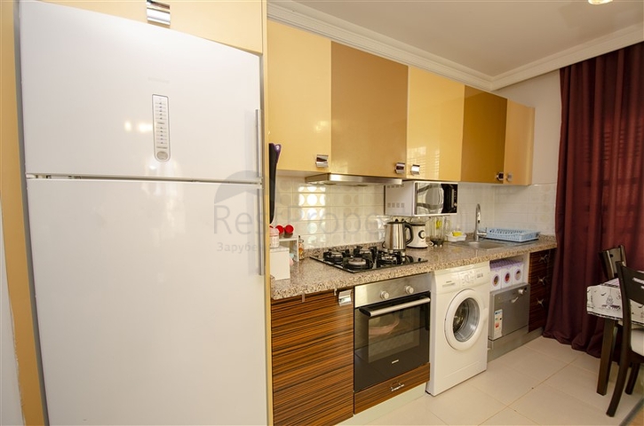 شقة 2 + 1  في مجمع 600 متر إلى البحر في أنطاليا