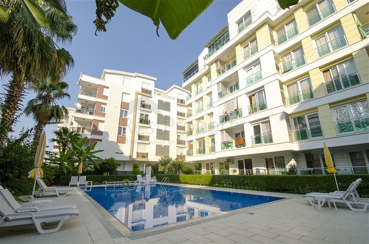 شقة 2 + 1  في مجمع 600 متر إلى البحر في أنطاليا