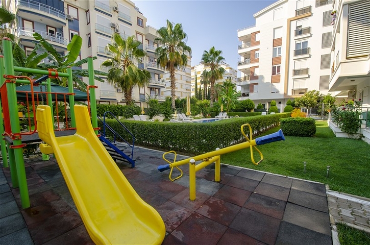 شقة 2 + 1  في مجمع 600 متر إلى البحر في أنطاليا