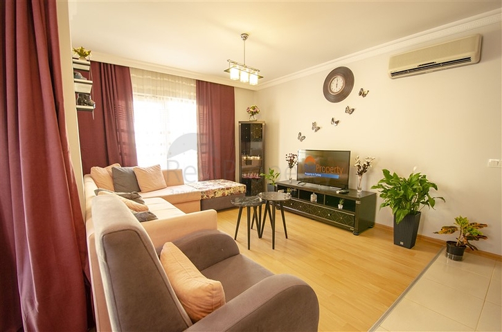 شقة 2 + 1  في مجمع 600 متر إلى البحر في أنطاليا