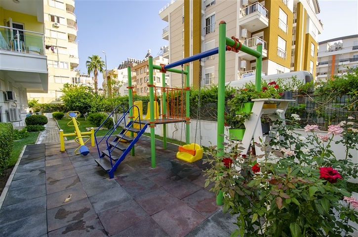 شقة 2 + 1  في مجمع 600 متر إلى البحر في أنطاليا