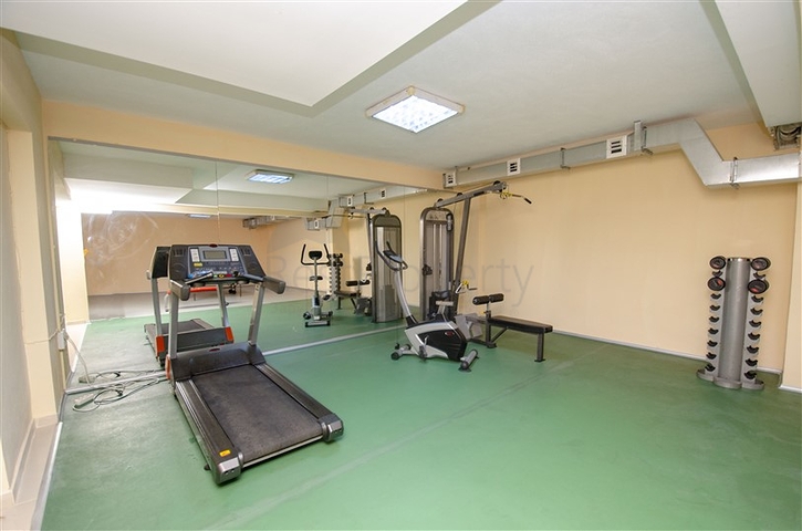 شقة 2 + 1  في مجمع 600 متر إلى البحر في أنطاليا