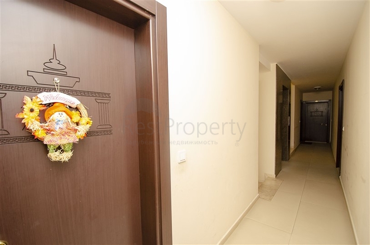 شقة 2 + 1  في مجمع 600 متر إلى البحر في أنطاليا