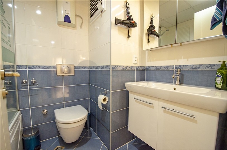 شقة 2 + 1  في مجمع 600 متر إلى البحر في أنطاليا