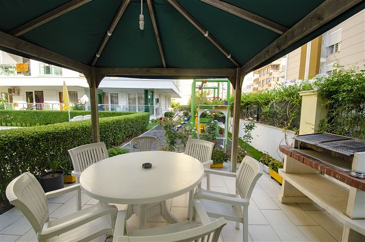 شقة 2 + 1  في مجمع 600 متر إلى البحر في أنطاليا