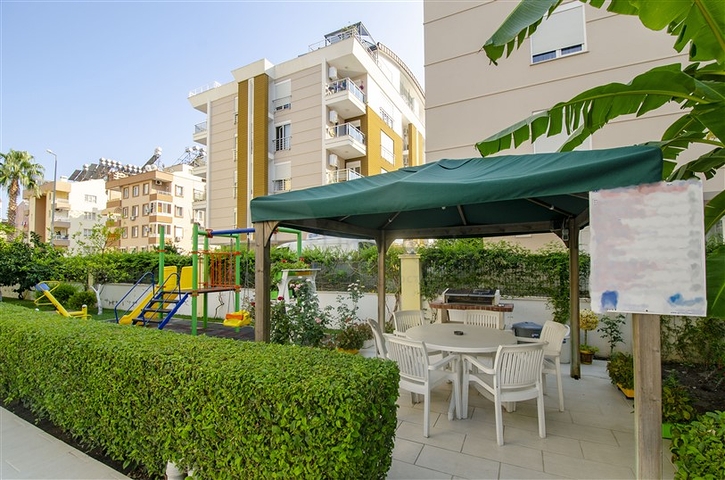 شقة 2 + 1  في مجمع 600 متر إلى البحر في أنطاليا