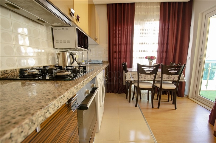 شقة 2 + 1  في مجمع 600 متر إلى البحر في أنطاليا