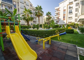 شقة 2 + 1  في مجمع 600 متر إلى البحر في أنطاليا