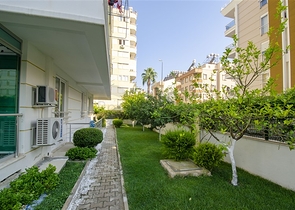 شقة 2 + 1  في مجمع 600 متر إلى البحر في أنطاليا