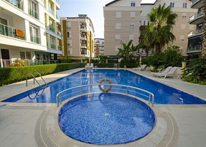 شقة 2 + 1  في مجمع 600 متر إلى البحر في أنطاليا