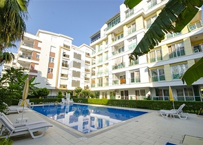 شقة 2 + 1  في مجمع 600 متر إلى البحر في أنطاليا