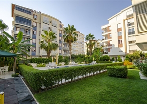 شقة 2 + 1  في مجمع 600 متر إلى البحر في أنطاليا